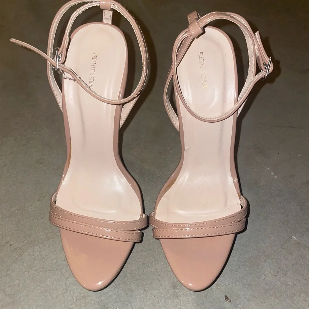 Pretty little thing heels / size 5 US but labeled as size 3 / tan - Picture 2 of 4